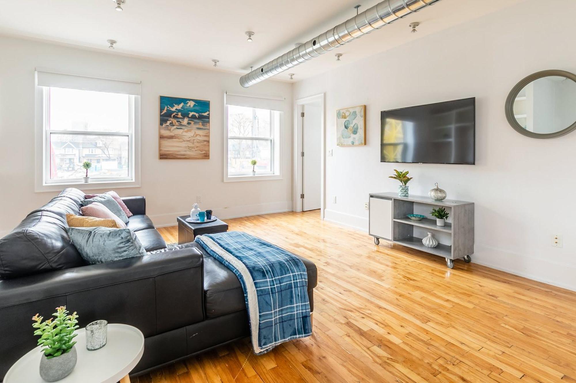 Modern 2 Bedroom Condo - Heart Of Leslieville Toronto Exterior foto